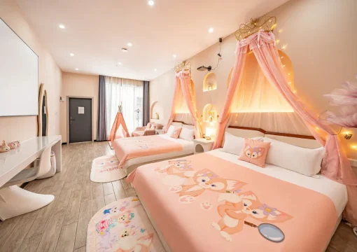 Belle Family Projection Twin Room: Elegance and Entertainment at Chuxin Moshe Hotel