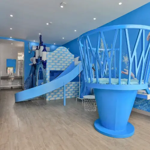 エルサ城スライドファミリールーム：チュシンモシェホテルのおとぎ話が現実になる場所