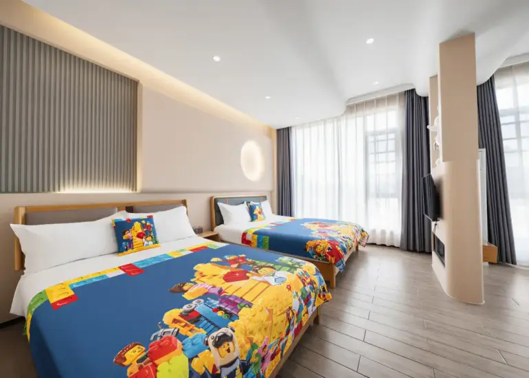 疯狂动物城投影家庭房：楚心摩西酒店的沉浸式影院体验